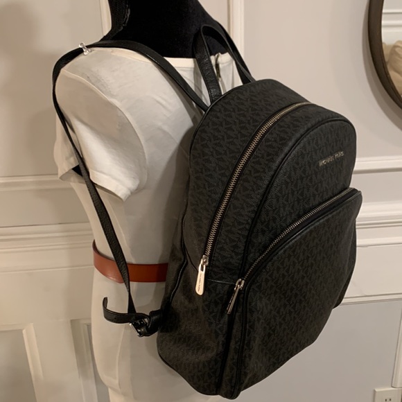 Michael Kors Large Jet Set Signature Logo Travel Backpack EUC - Picture 10 of 17